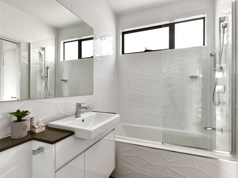 Stylish 3 bedroom townhouse with city view