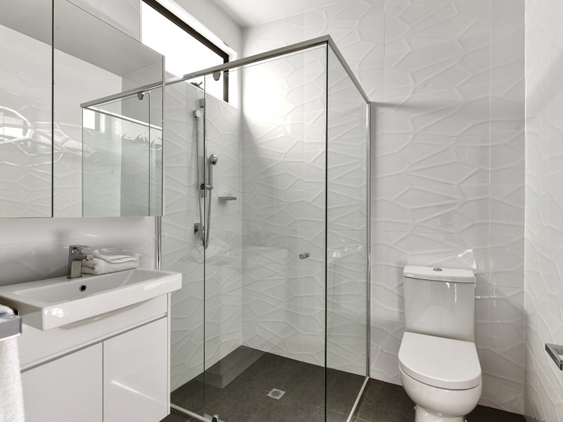 Stylish 3 bedroom townhouse with city view