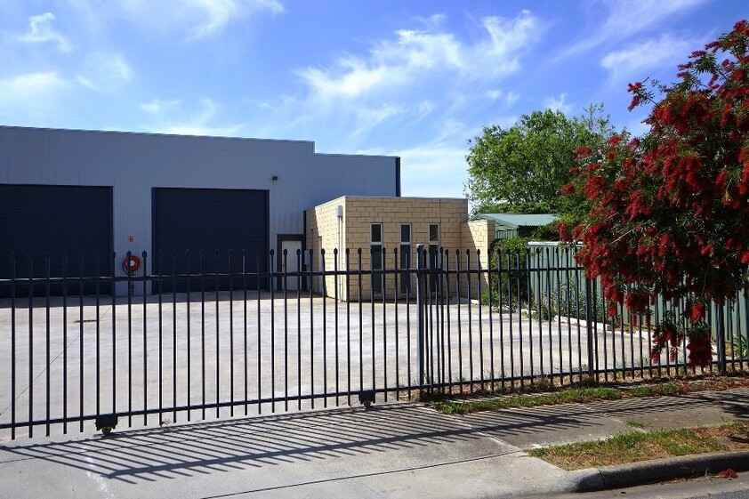 Great location 186 sqm warehouse / office