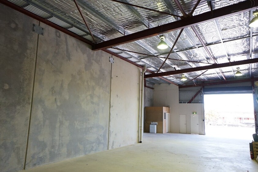 Great location 186 sqm warehouse / office