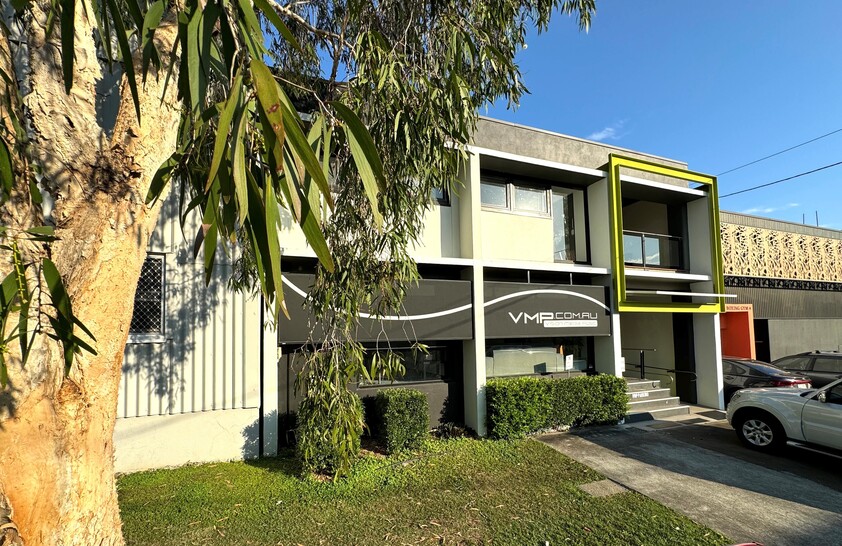 COMMERCIAL OFFICE FOR LEASE MODERN 1ST FLOOR PREMISES CLOSE TO TRAIN STATION