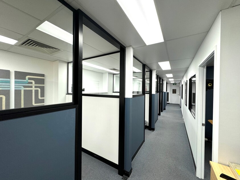 COMMERCIAL OFFICE FOR LEASE MODERN 1ST FLOOR PREMISES CLOSE TO TRAIN STATION