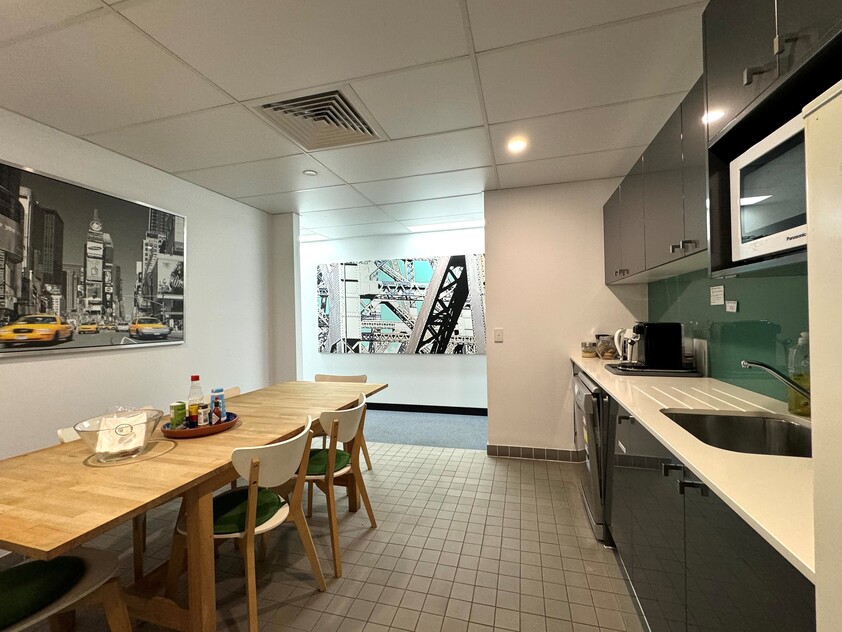 COMMERCIAL OFFICE FOR LEASE MODERN 1ST FLOOR PREMISES CLOSE TO TRAIN STATION