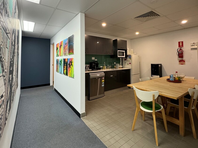 COMMERCIAL OFFICE FOR LEASE MODERN 1ST FLOOR PREMISES CLOSE TO TRAIN STATION