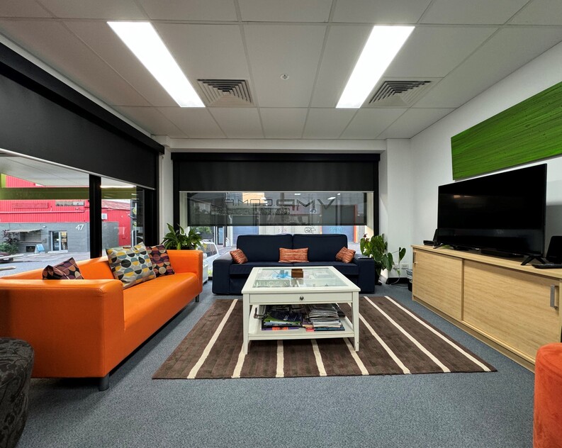 COMMERCIAL OFFICE FOR LEASE MODERN 1ST FLOOR PREMISES CLOSE TO TRAIN STATION