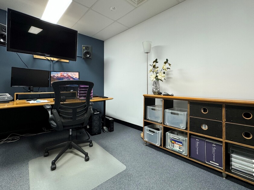 COMMERCIAL OFFICE FOR LEASE MODERN 1ST FLOOR PREMISES CLOSE TO TRAIN STATION