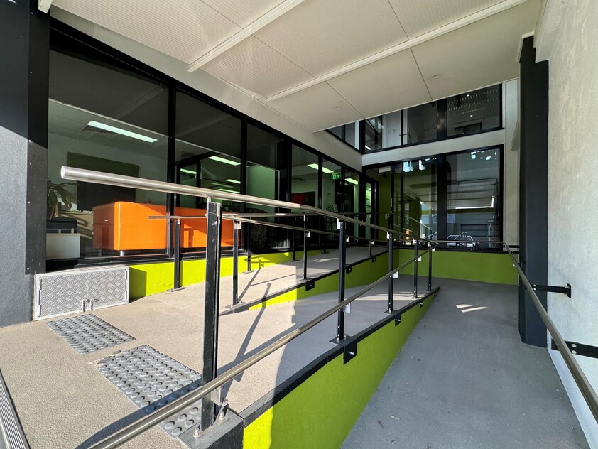 COMMERCIAL OFFICE FOR LEASE MODERN 1ST FLOOR PREMISES CLOSE TO TRAIN STATION