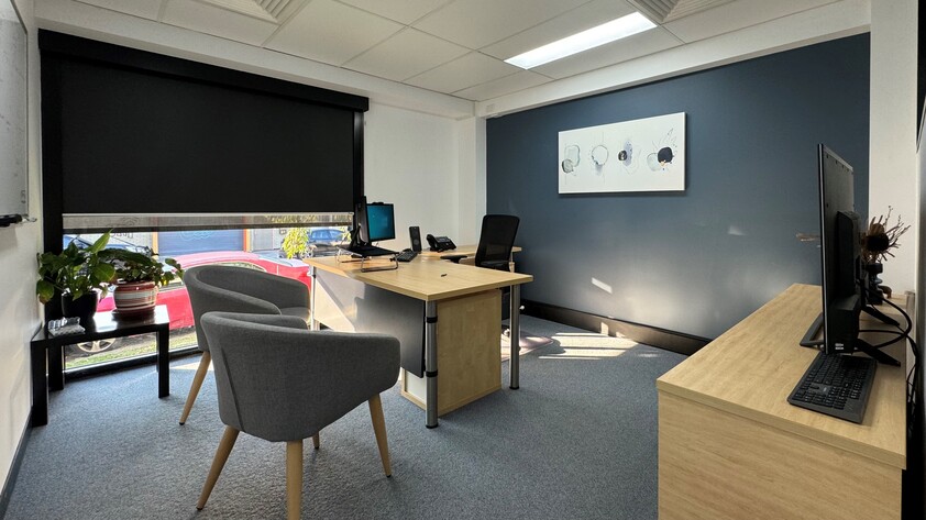 COMMERCIAL OFFICE FOR LEASE MODERN 1ST FLOOR PREMISES CLOSE TO TRAIN STATION