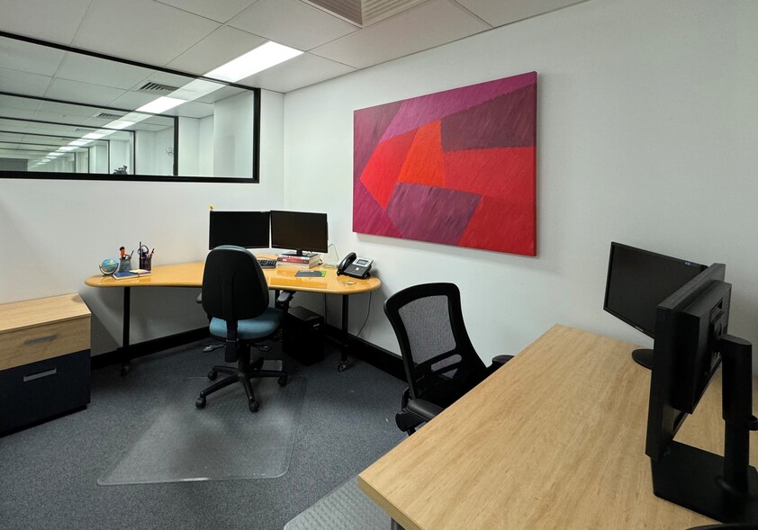 COMMERCIAL OFFICE FOR LEASE MODERN 1ST FLOOR PREMISES CLOSE TO TRAIN STATION