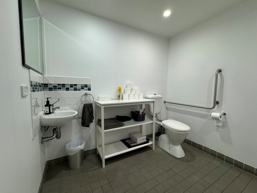 COMMERCIAL OFFICE FOR LEASE MODERN 1ST FLOOR PREMISES CLOSE TO TRAIN STATION