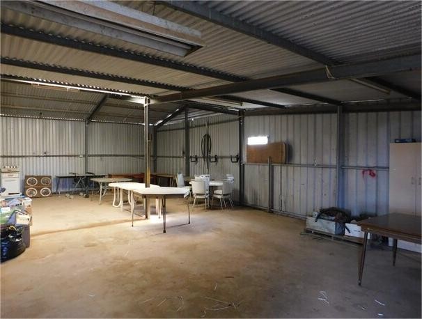 Versatile Live-In Commercial Space with Workshop and Ample Storage