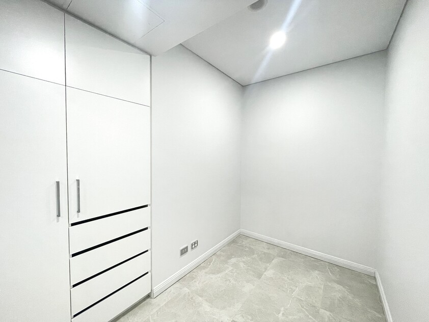 One bedroom plus separate study in Aston