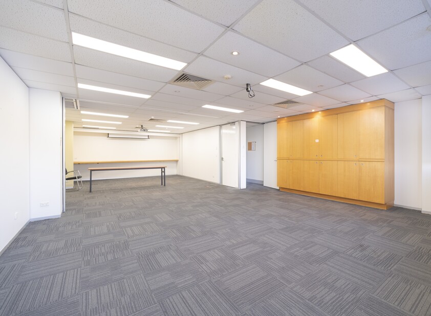 BRISBANE CBD WITH FITOUT