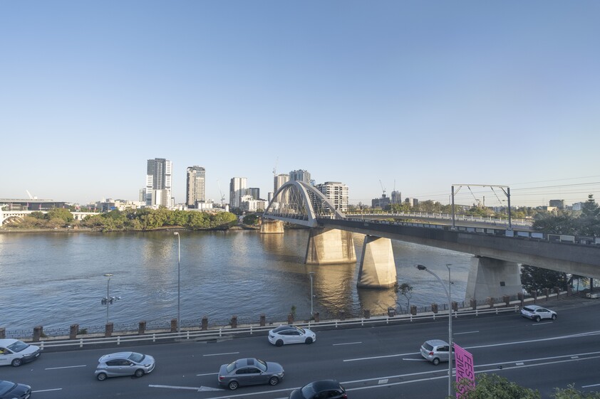 BRISBANE CBD WITH FITOUT