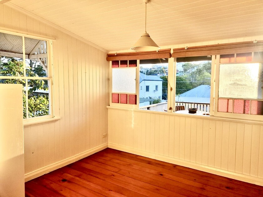 CHARMING QUEENSLANDER COTTAGE