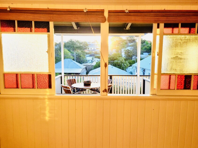 CHARMING QUEENSLANDER COTTAGE