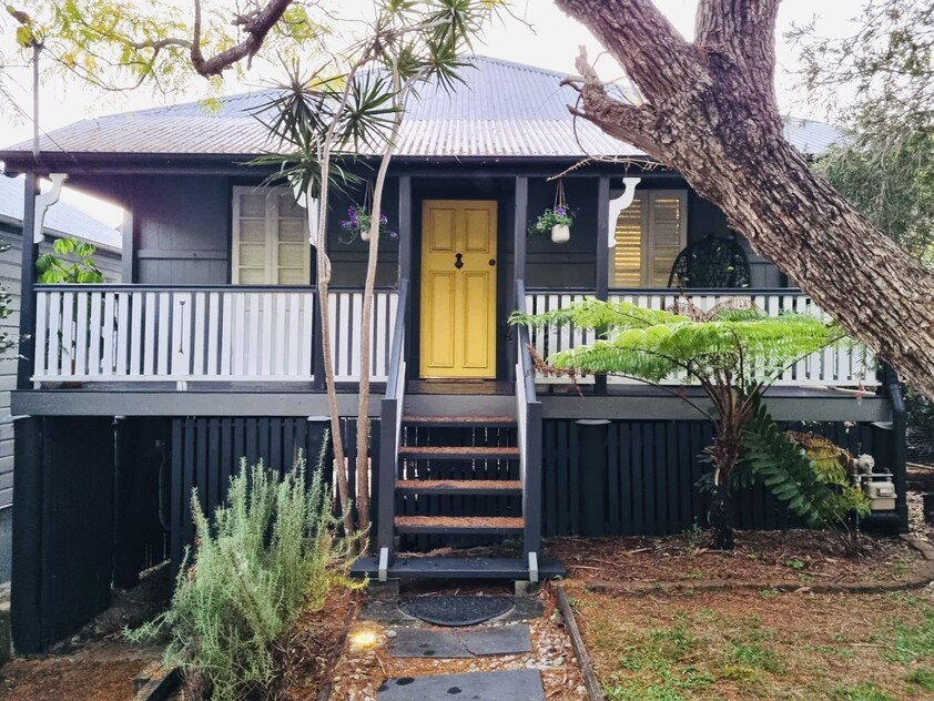 CHARMING QUEENSLANDER COTTAGE