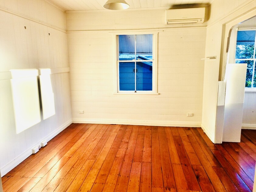 CHARMING QUEENSLANDER COTTAGE