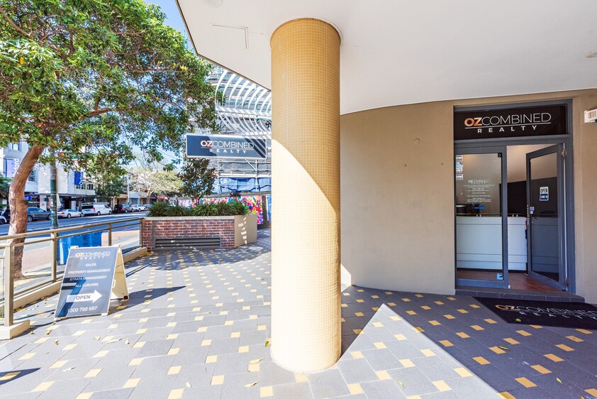 Modern Office or Shop Strata Title 35 sq mtrtes + 18 sq mtres courtyard