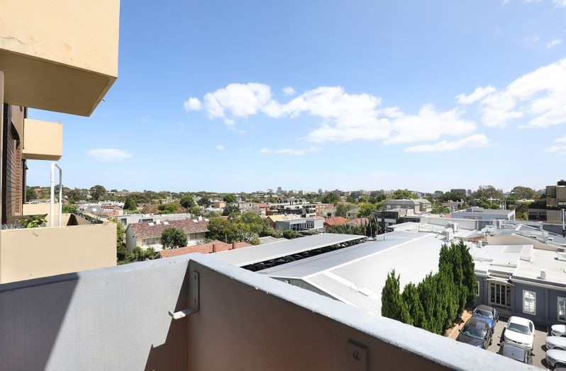 ** FULLY FURNISHED Apartment (Gym & Sauna) **