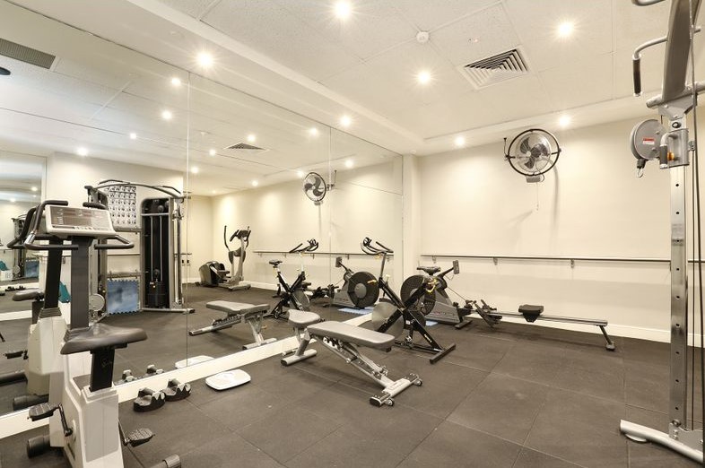 ** FULLY FURNISHED Apartment (Gym & Sauna) **