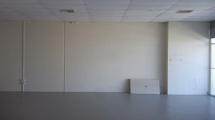 PRIME SHOWROOM / WAREHOUSE LOCATED RIGHT OFF THE FREEWAY