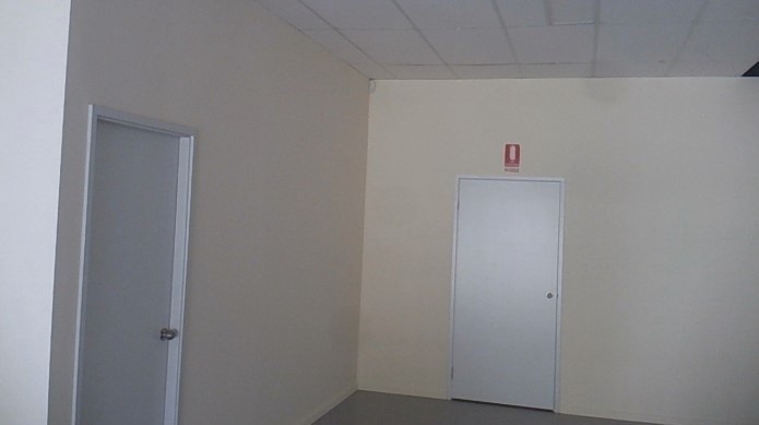 PRIME SHOWROOM / WAREHOUSE LOCATED RIGHT OFF THE FREEWAY