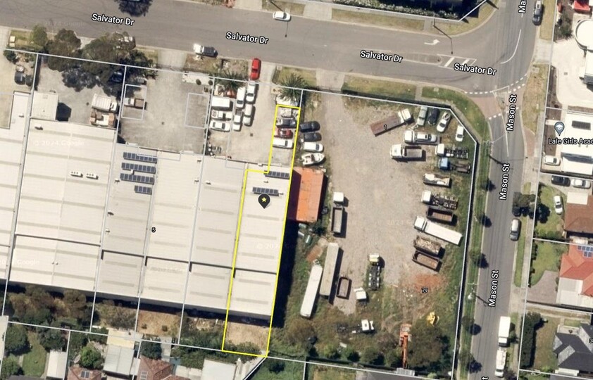 Prime Commercial Property with Showroom and Modern Amenities