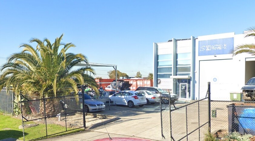 Prime Commercial Property with Showroom and Modern Amenities