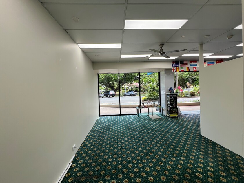 CAIRNS ESPLANADE RETAIL SHOP FOR LEASE