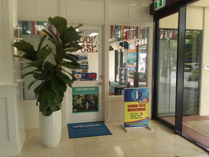 CAIRNS ESPLANADE RETAIL SHOP FOR LEASE