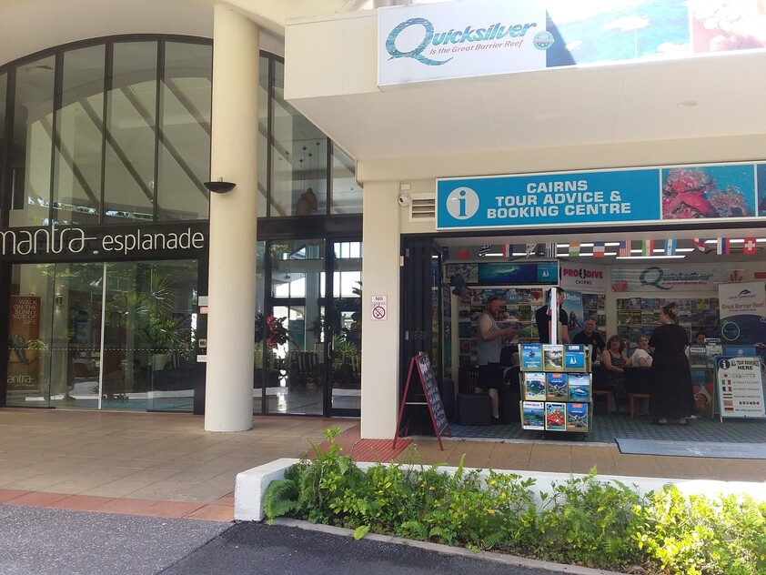 CAIRNS ESPLANADE RETAIL SHOP FREEHOLD FOR SALE
