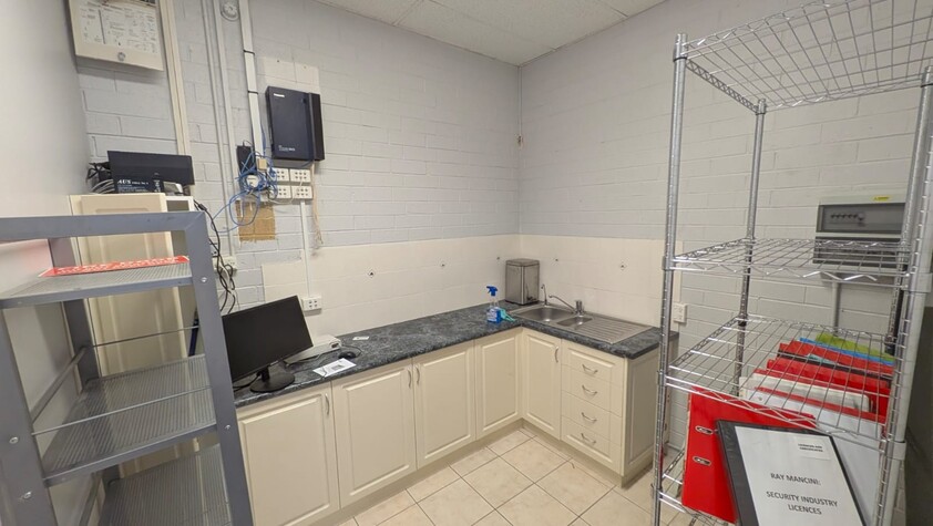 Easily accessible showroom or office