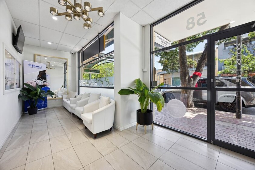 FOR SALE OR FOR LEASE Ideal for, Medical Clinic, Offices, Hairdressers, Etc..,