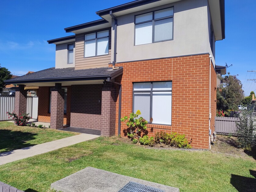 SHARE HOUSE - Bedroom available >3months - Fully furnished with all bills included!