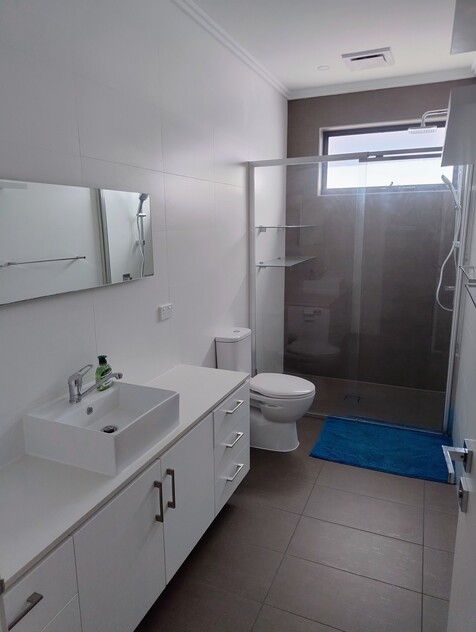 SHARE HOUSE - Bedroom available >3months - Fully furnished with all bills included!