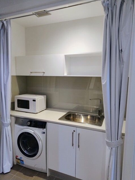 SHARE HOUSE - Bedroom available >3months - Fully furnished with all bills included!