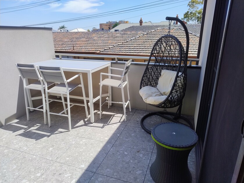SHARE HOUSE - Bedroom available >3months - Fully furnished with all bills included!
