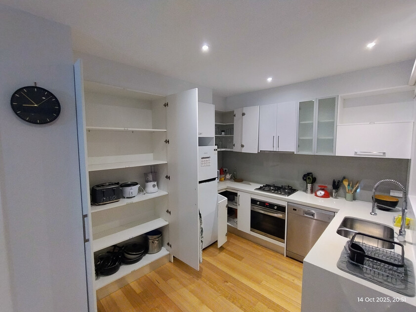 SHARE HOUSE - Bedroom available >3months - Fully furnished with all bills included!