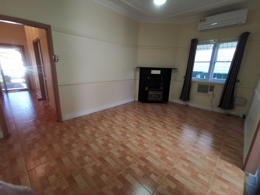 quiet street house with 2 bedrooms + 1 study room, 2 toilets, 1 bathroom, 1 shower room