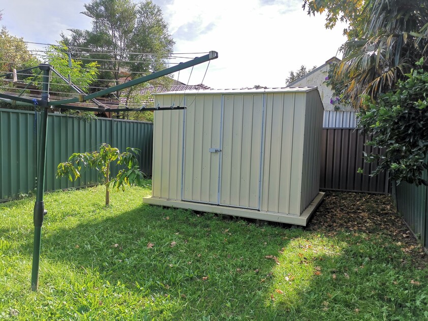 quiet street house with 2 bedrooms + 1 study room, 2 toilets, 1 bathroom, 1 shower room