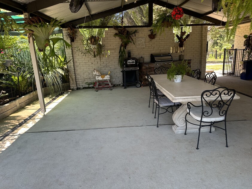 Idyllic Country Home on the edge of a charming friendly township, Close to Coffs Harbour.