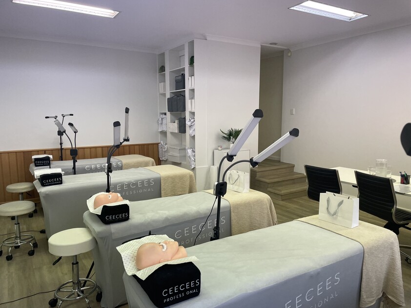 Turnkey Opportunity in Beauty Education with 6-Figure Income Stream - Act Now!