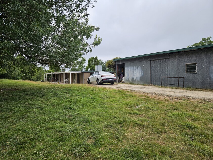 390 acres, House, Pasture, Plantation, Deer, Ferns, Waterfalls...