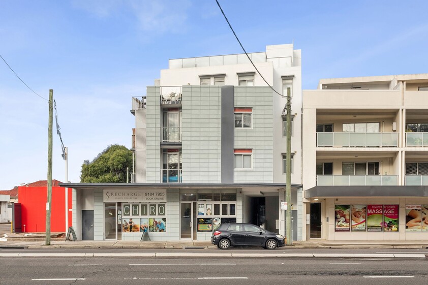 RETAIL / CAFE /OFFICE / MEDICAL or PROFESSIONAL ROOMS- LARGE STREET EXPOSURE