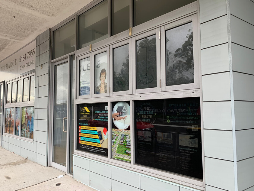 RETAIL / CAFE /OFFICE / MEDICAL or PROFESSIONAL ROOMS- LARGE STREET EXPOSURE