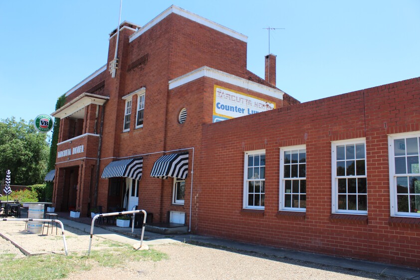 For Lease: Tarcutta hotel, prime location on the bustling Hume Highway