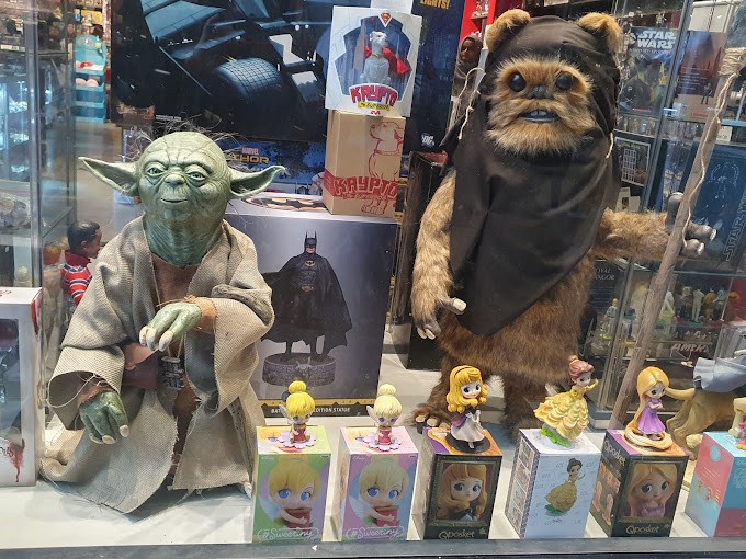 Comic Book Heroes - (2 Retail Shops Westfield Mt Gravatt and Virginia)