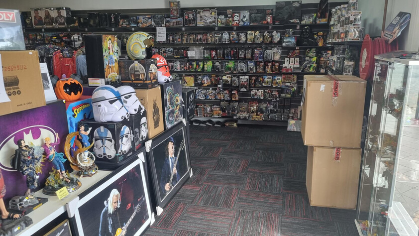 Comic Book Heroes - (2 Retail Shops Westfield Mt Gravatt and Virginia)