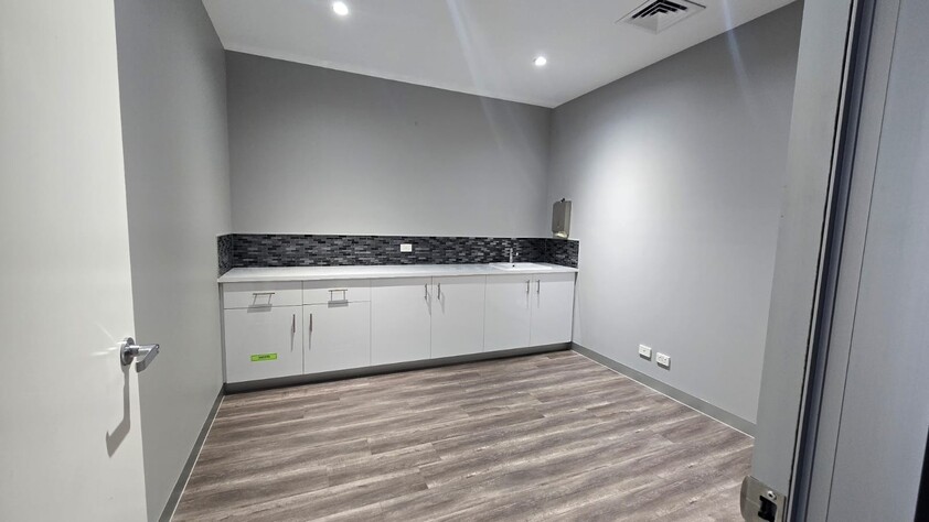 11- Room Medical Specialist Suite for Lease in Patterson Lakes